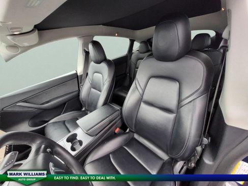 Used 2022 Tesla Model Y Long Range image 24