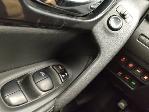Used 2020 Nissan Rogue SV AWD/4WD image 27