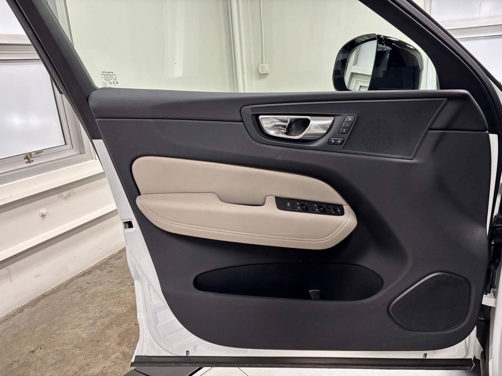 Used 2026 Volvo XC60 B5 Plus AWD/4WD image 11