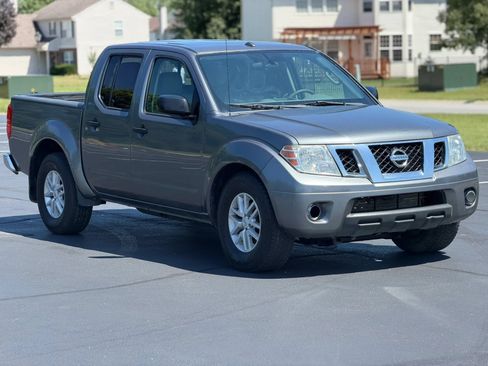Used 2016 Nissan Frontier SV w/ Moonroof Package AWD/4WD image 8