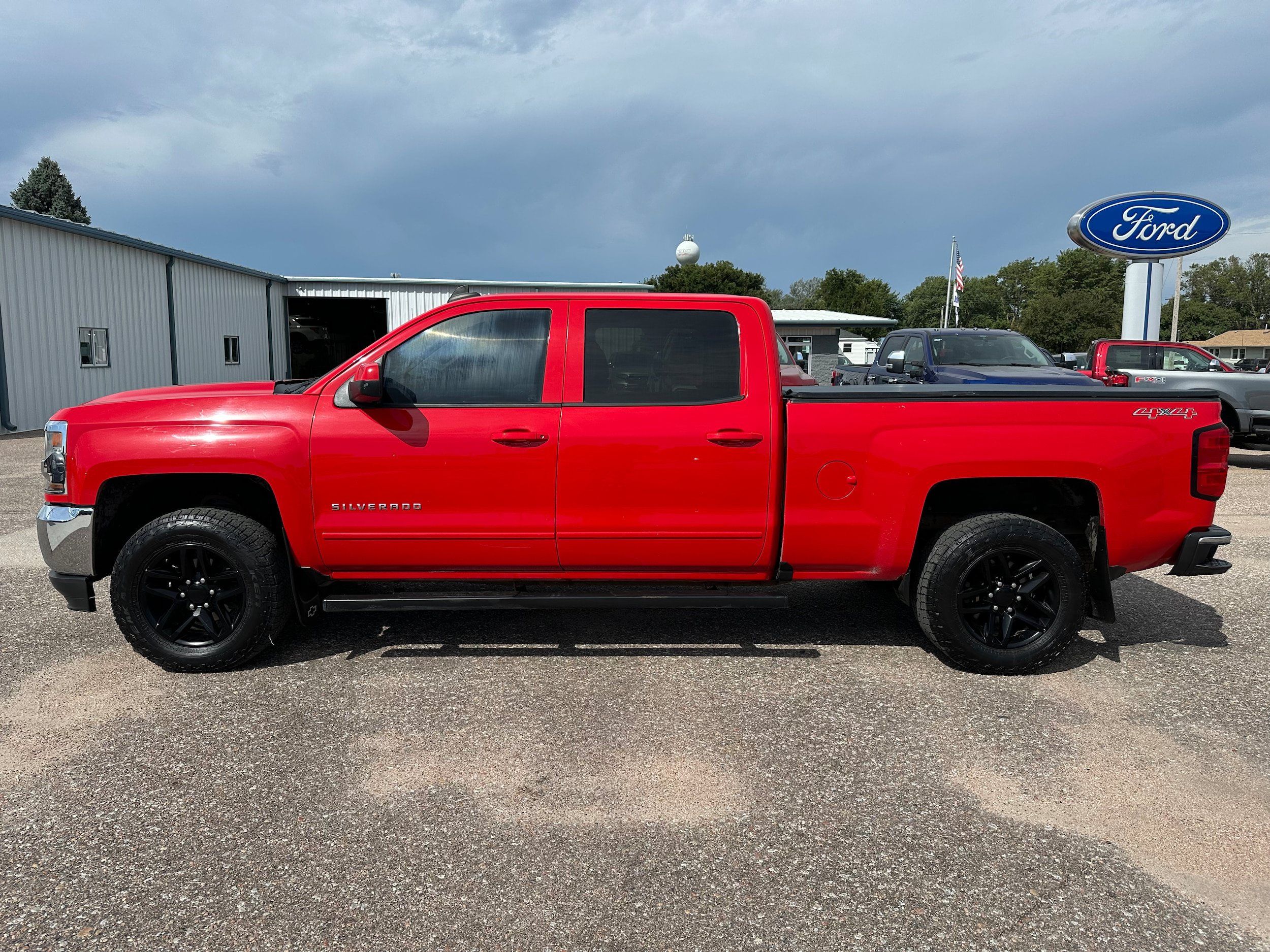 Used 2017 Chevrolet Silverado 1500 LT w/ All Star Edition AWD/4WD image 3
