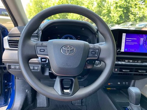 Used 2025 Toyota Camry LE w/ Convenience Package FWD image 11