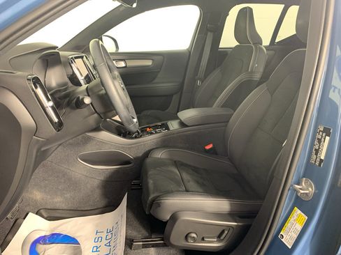 Used 2024 Volvo XC40 B5 Plus AWD/4WD image 16