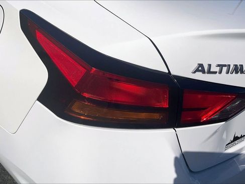 Used 2025 Nissan Altima 2.5 SV image 25