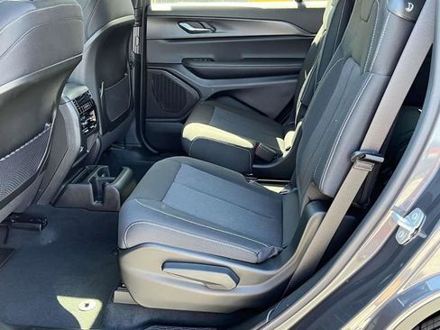 New 2025 Jeep Grand Cherokee L Laredo image 13