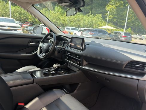 Certified 2025 Nissan Rogue SV w/ SV Premium Package FWD image 20