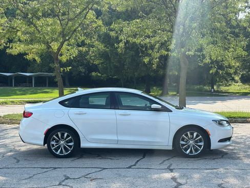 Used 2016 Chrysler 200 S w/ Comfort Group FWD image 6
