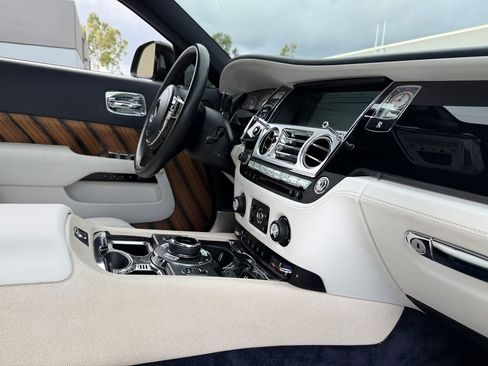 Used 2014 Rolls-Royce Wraith image 48