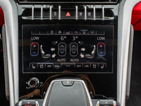 Used 2020 Lamborghini Urus AWD/4WD image 30
