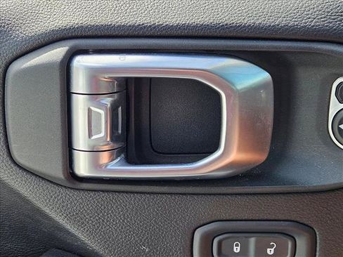 Used 2019 Jeep Wrangler Unlimited Rubicon AWD/4WD image 6