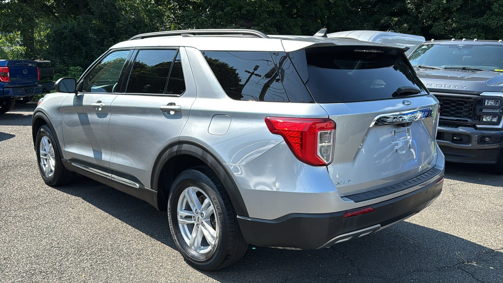 Used 2023 Ford Explorer XLT w/ Equipment Group 202A AWD/4WD image 7