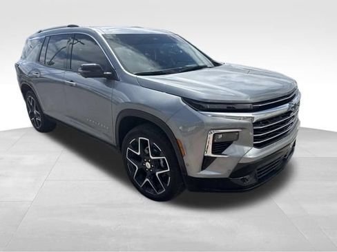 Used 2025 Chevrolet Traverse High Country w/ LPO, Floor Liner Package FWD image 5