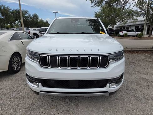 Used 2023 Jeep Wagoneer L Series II RWD image 2