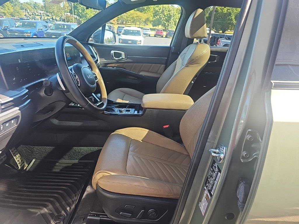 Used 2025 Kia Sorento SX Prestige w/ Olive Brown Leather Package AWD/4WD image 9