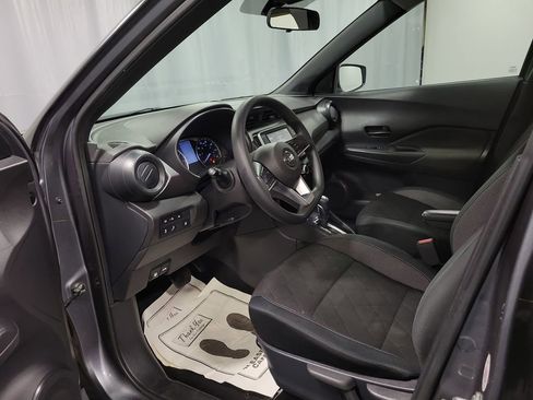 Used 2020 Nissan Kicks S image 13