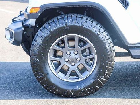 Used 2020 Jeep Gladiator Overland image 9