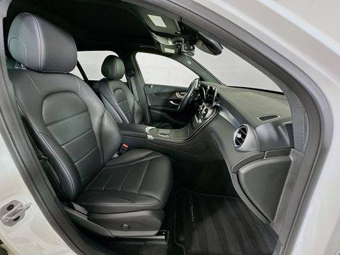 Used 2022 Mercedes-Benz GLC 300 4MATIC w/ Driver Assistance Package image 33