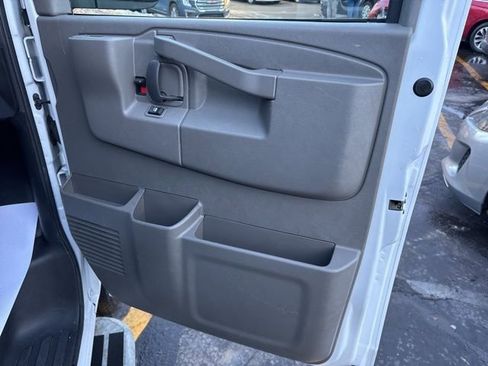 Used 2024 Chevrolet Express 2500 image 27