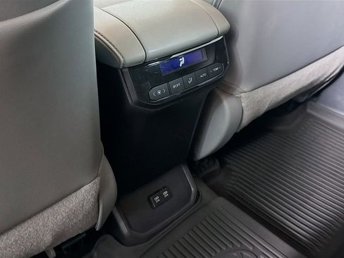 Certified 2021 Toyota Highlander XLE AWD/4WD image 25