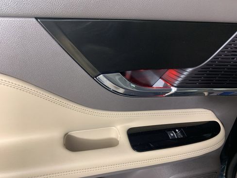 Used 2022 Lincoln Corsair Reserve image 32