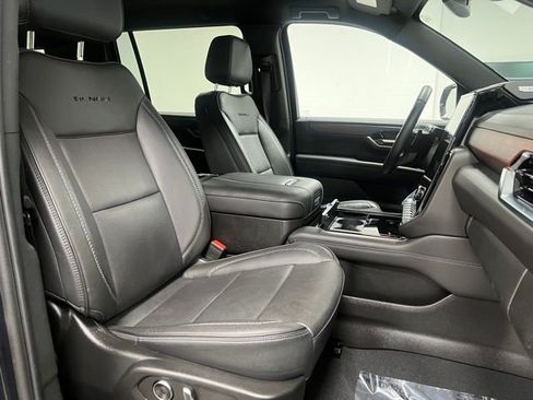 Used 2025 GMC Yukon XL Denali image 62