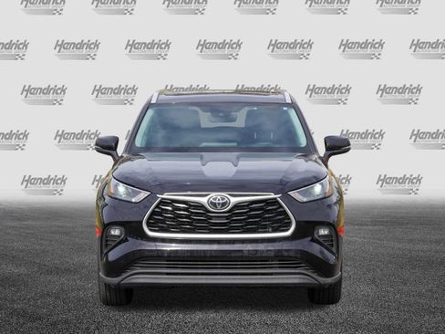 Used 2022 Toyota Highlander XLE image 3