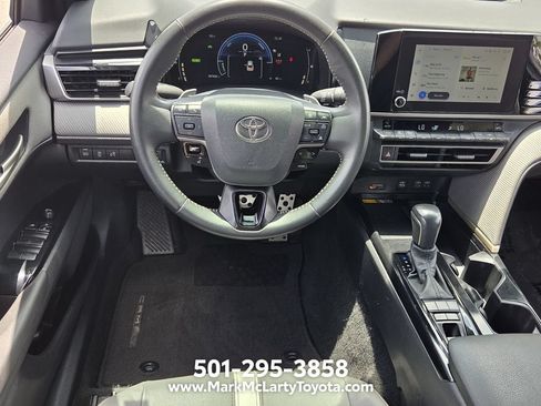 Used 2025 Toyota Camry SE FWD image 9