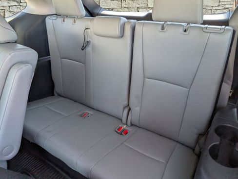 Used 2023 Toyota Highlander XLE image 19