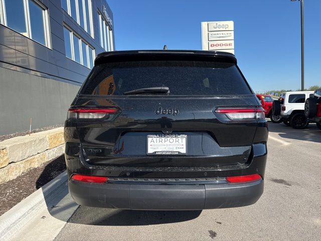 Used 2024 Jeep Grand Cherokee L Altitude AWD/4WD image 4