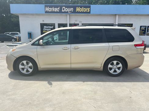 Used 2013 Toyota Sienna LE FWD image 10