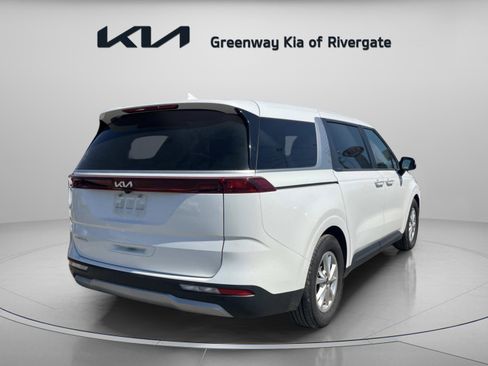 Used 2023 Kia Carnival LX FWD image 7
