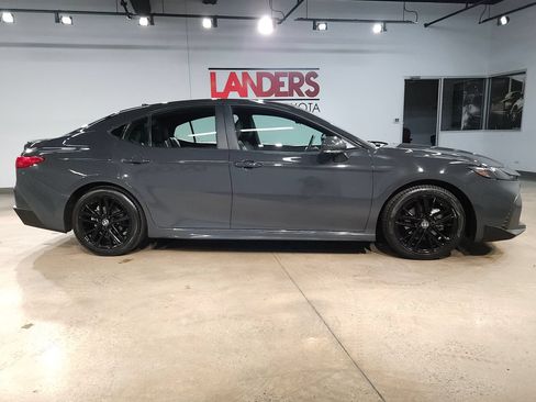 Used 2025 Toyota Camry SE FWD image 8