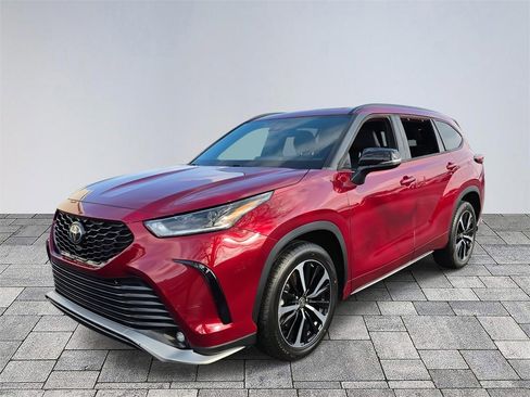 Used 2021 Toyota Highlander XSE image 3