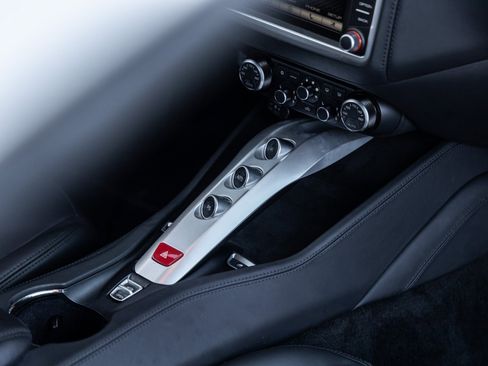 Used 2015 Ferrari California T image 35