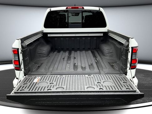 Used 2024 Nissan Frontier SL w/ Technology Package image 7