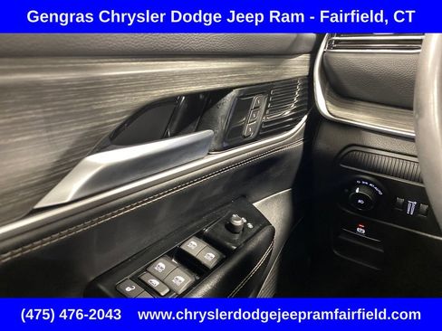Certified 2024 Jeep Wagoneer Series III AWD/4WD image 22