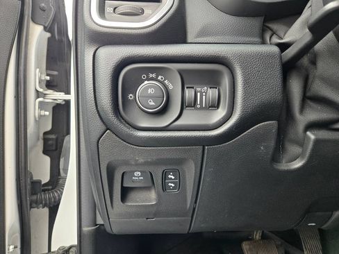 Used 2022 RAM 1500 Laramie AWD/4WD image 18