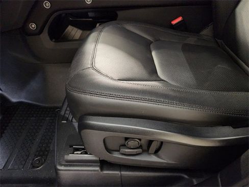 Used 2024 Land Rover Defender 110 X-Dynamic SE image 24