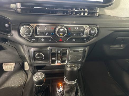 Used 2024 Jeep Wrangler Sahara image 16