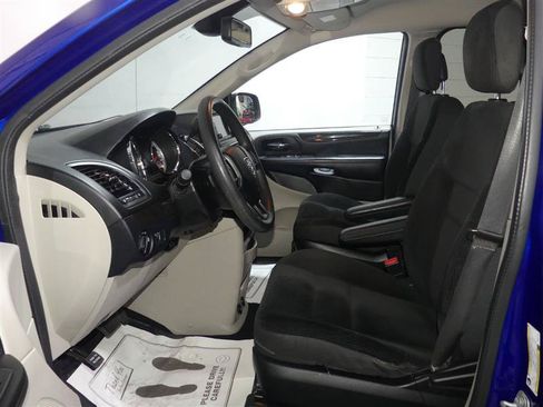 Used 2019 Dodge Grand Caravan SE w/ UConnect Hands-Free Group FWD image 19
