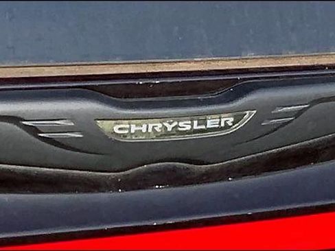 Used 2021 Chrysler Pacifica Touring-L w/ Uconnect Theater Family Group FWD image 28