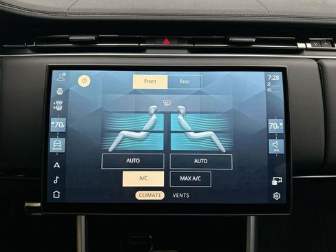 Used 2025 Land Rover Range Rover SE AWD/4WD image 25