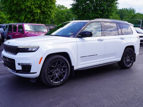 Used 2024 Jeep Grand Cherokee L Summit AWD/4WD image 12