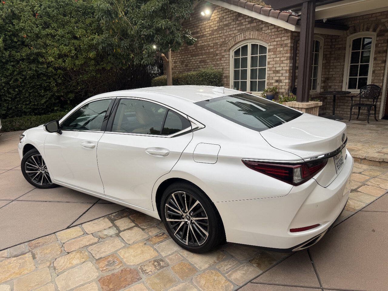Used 2023 Lexus ES 350 w/ Premium Package FWD image 3