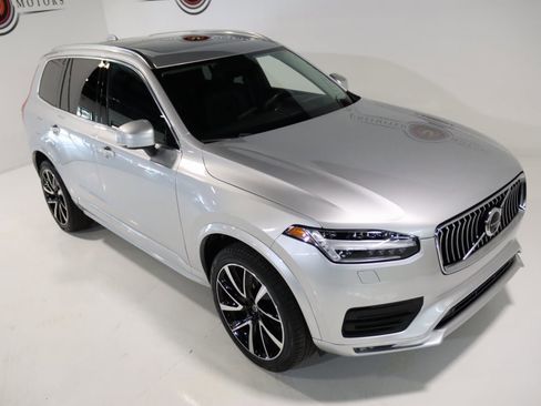 Used 2022 Volvo XC90 T6 Momentum w/ Advanced Package image 10