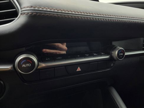 Used 2024 MAZDA MAZDA3 s image 40