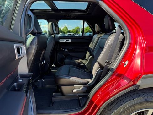 Used 2023 Ford Explorer ST-Line w/ Class IV Trailer Tow Package AWD/4WD image 29