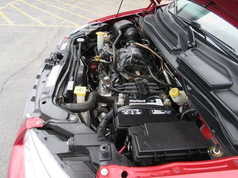 Used 2010 Chrysler Town & Country Touring FWD image 40