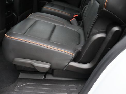 Used 2023 GMC Acadia AT4 w/ Technology Package AWD/4WD image 16
