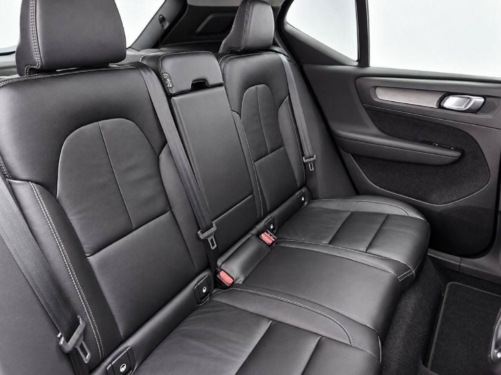 Used 2023 Volvo XC40 B5 Plus AWD/4WD image 24